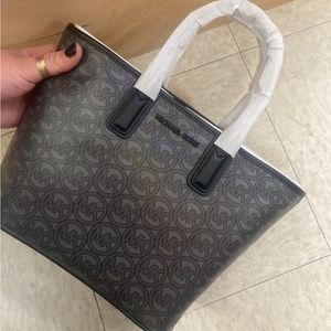 Michael kors tote